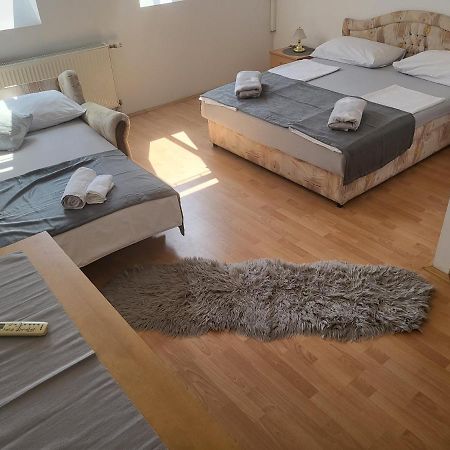 Bed and Breakfast Pansion Brod Экстерьер фото